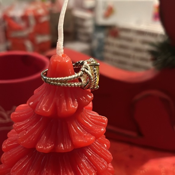 GORGEOUS RING - Picture 4 of 4